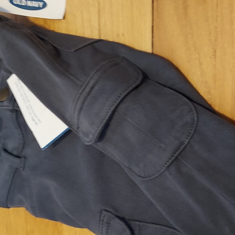 Old navy brand new pants - Picture 3 of 4